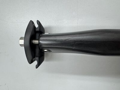 Giant MY25 G25SP6 SLR D Fuse Raw Carbon Seatpost click to zoom image