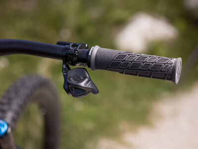 Giant Trance Advanced E+ 1 Carbon / Tactical Grey click to zoom image