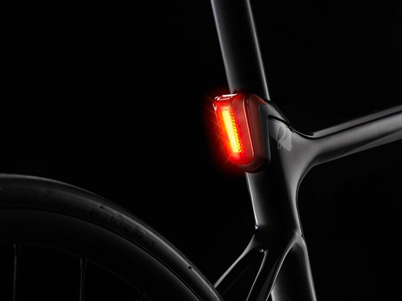 Giant Integrated Seat Collar Mount for Numen Plus Link Tail Light click to zoom image