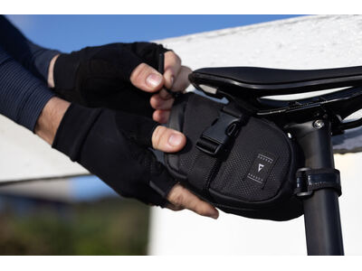 Giant Shadow Seat Bag Medium click to zoom image
