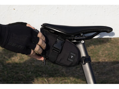 Giant Shadow Seat Bag Medium click to zoom image