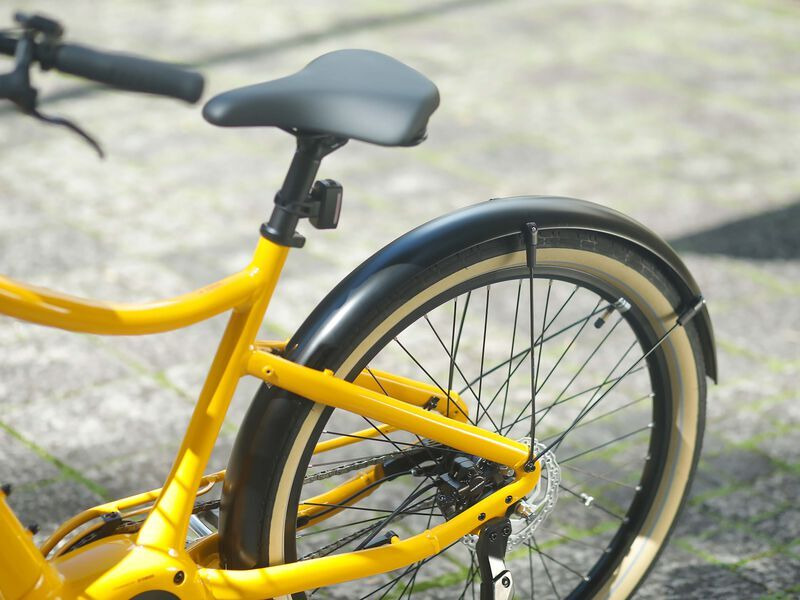 womens yellow cruiser bike