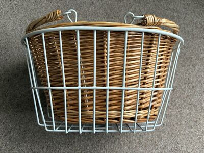 Reid Bikes Standard White Basket Kit + Wicker Basket for Vintage Bikes click to zoom image