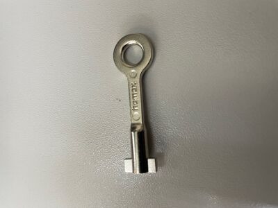 Hamax Single Replacement Key for Lockable bracket 2020 ONWARDS   click to zoom image